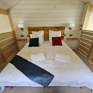 https://chalet-cristal-trail.hotels-rhonealpes.com